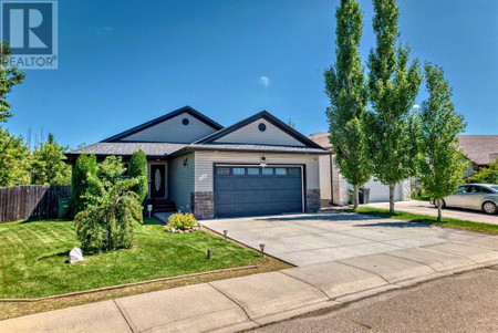 134 Strathmore Lakes Bend, Strathmore