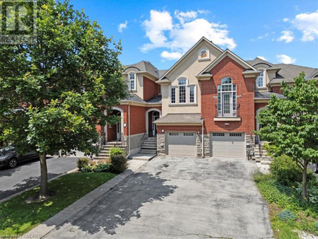 135 Tawny Crescent, Oakville