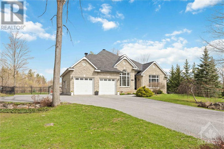 136 Beach Heights, Ottawa