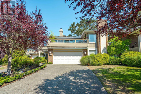 14 899 Royal Oak Ave, Saanich