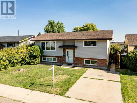 14 Chow Avenue Se, Medicine Hat