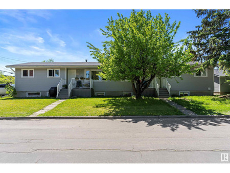 Living room - 14931 93 Av Nw, Edmonton, AB T5R5H1 Photo 1