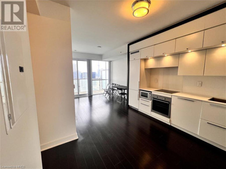 15 Grenville Street Street Unit 4102, Toronto