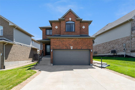 15 Meadow Wood Crescent, Stoney Creek