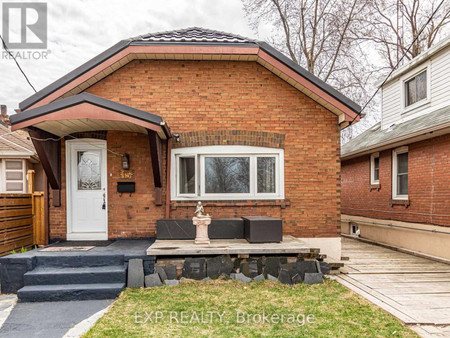 15 Victoria Avenue E, Toronto Weston