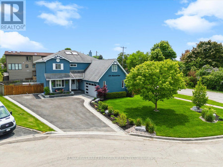 1501 Streamside Court, Pickering