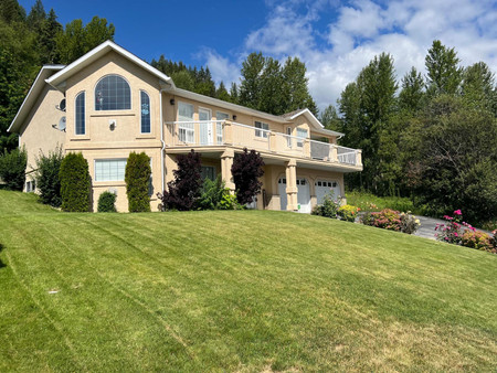 1504 Woodland Drive, Castlegar