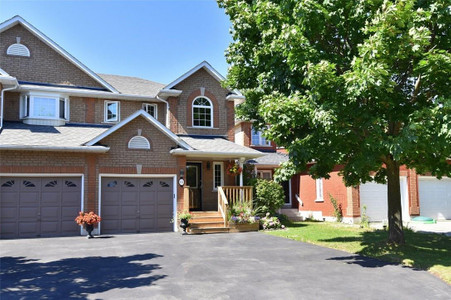 152 Harnesworth Crescent, Waterdown