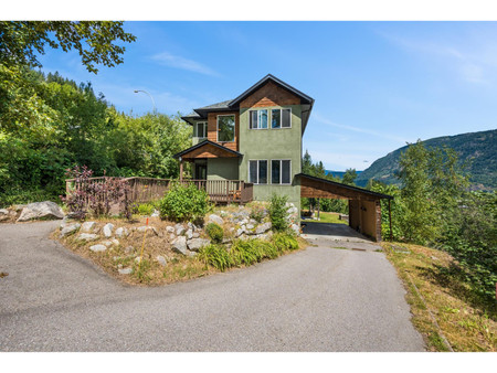 1533 Woodland Drive, Castlegar