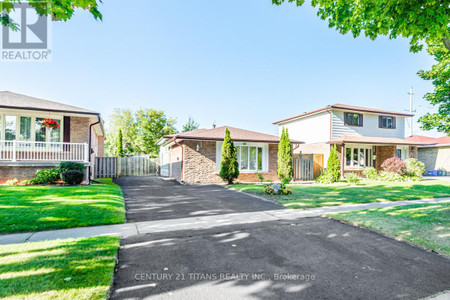 156 Madawaska Avenue, Oshawa