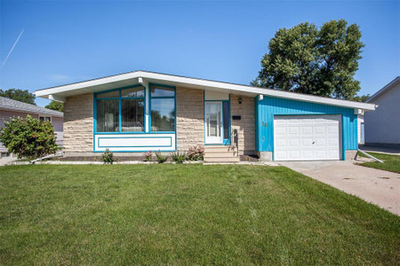 16 Leisure Bay, Winnipeg