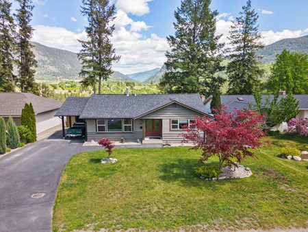 1695 Ridgewood Drive, Castlegar