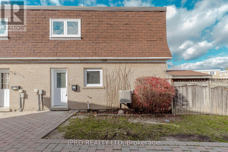 17 Town House Crescent, Brampton Brampton East