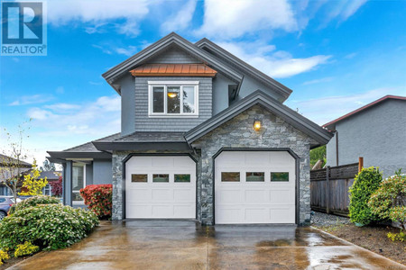 1701 De Sousa Pl, Saanich