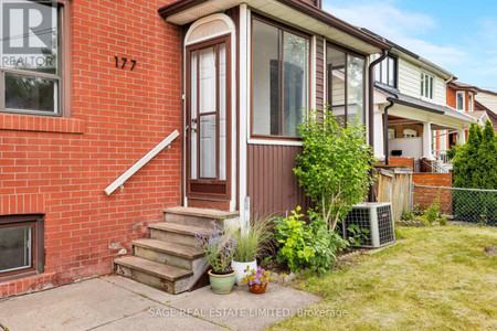 177 Harvie Avenue, Toronto W 03