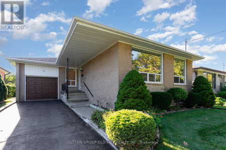 18 Bankfield Drive, Toronto Thistletown Beaumonde Heights