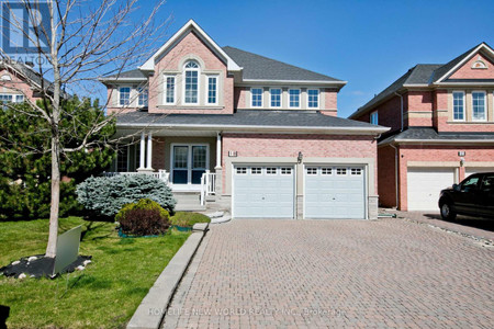 18 Houndsbrook Crescent, Markham