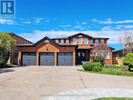 18 Ravenhill Crescent, Markham Milliken Mills East