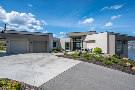 18614 Whitfield Road, Summerland