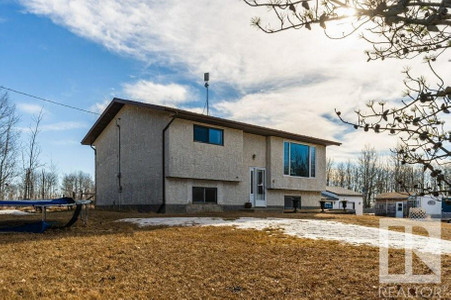 19 54207 Rge Rd 25, Rural Lac Ste Anne County