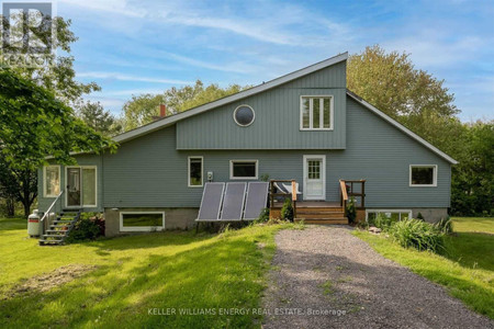 190 Pleasant Bay Rd, Prince Edward County