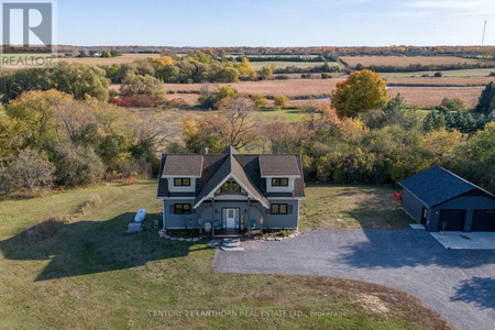 19009 Loyalist Pkwy, Prince Edward County