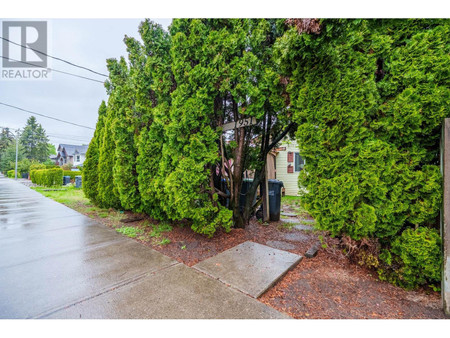 1951 Coquitlam Avenue, Port Coquitlam