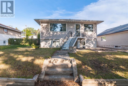 1961 15 Avenue Se, Medicine Hat