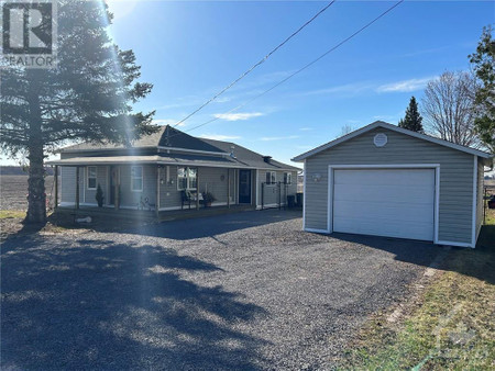 1974 Devine Road, Vars