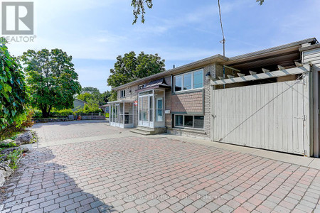 2 Lamberton Boulevard, Toronto York University Heights