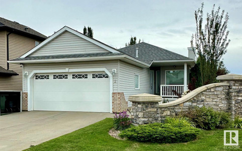 2 Lamplight Dr, Spruce Grove