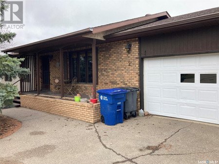 2 Shaw Place, Assiniboia