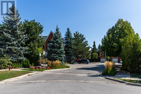 2004 Glenada Crescent Unit 24, Oakville