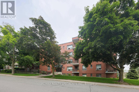 206 2550 Bathurst Street, Toronto C 04