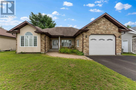 2061 Sandstone Crescent, Petawawa