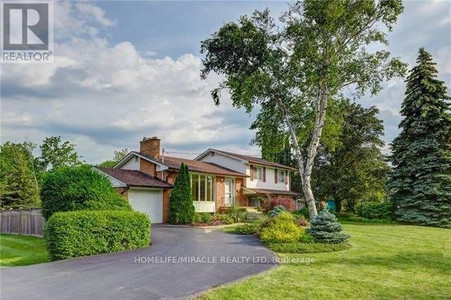 2072 Salvator Boulevard, Oakville