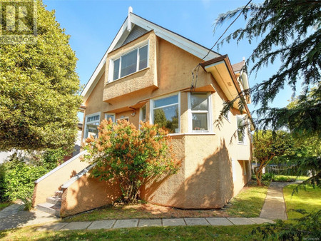 2090 Cadboro Bay Rd, Oak Bay