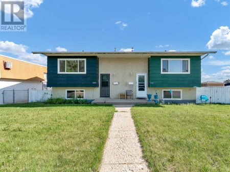 2101 2103 24 Street Se, Medicine Hat