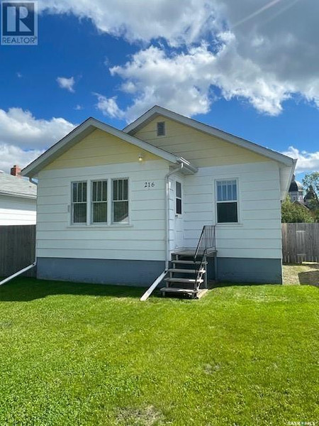 216 4th Avenue W, Canora