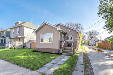 220 Harvard Avenue W, Winnipeg