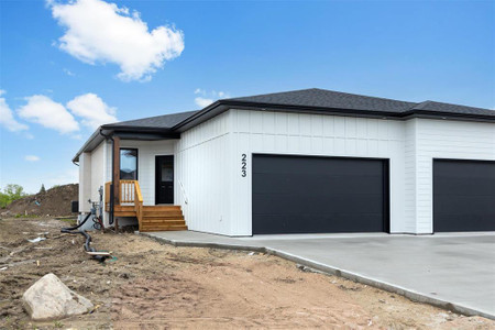 223 Harmony Lane, Steinbach