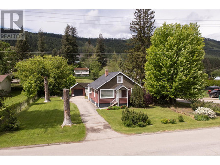 2230 Shuswap Avenue, Lumby