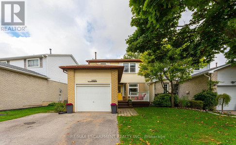 2323 Glastonbury Road, Burlington Brant Hills