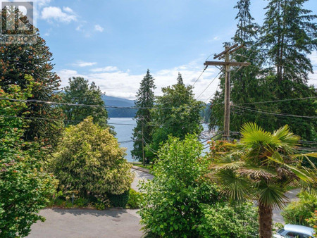 2433 Panorama Drive, North Vancouver