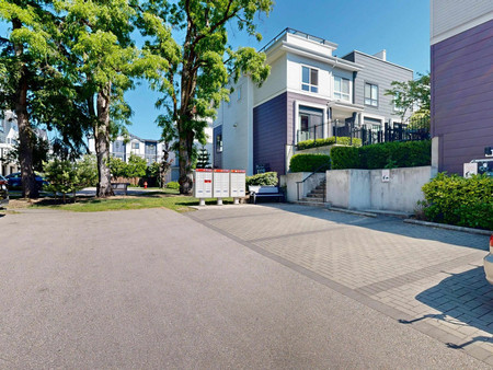 25 16337 23 A Avenue, Surrey