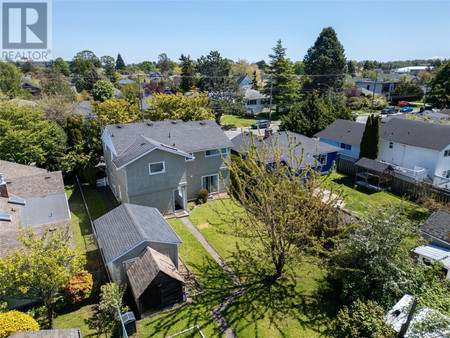 2560 Foul Bay Rd, Saanich