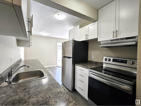 26 A Meadowlark Vg Nw, Edmonton