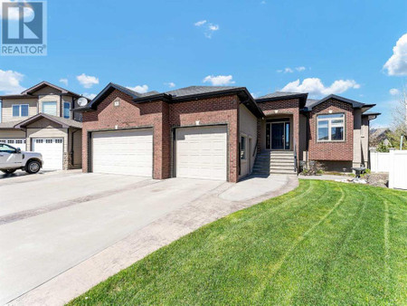 26 Stratton Mews Se, Medicine Hat