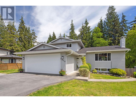 2604 Lauralynn Drive, North Vancouver