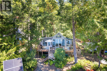 2730 Dendoff Point Rd, Qualicum Beach